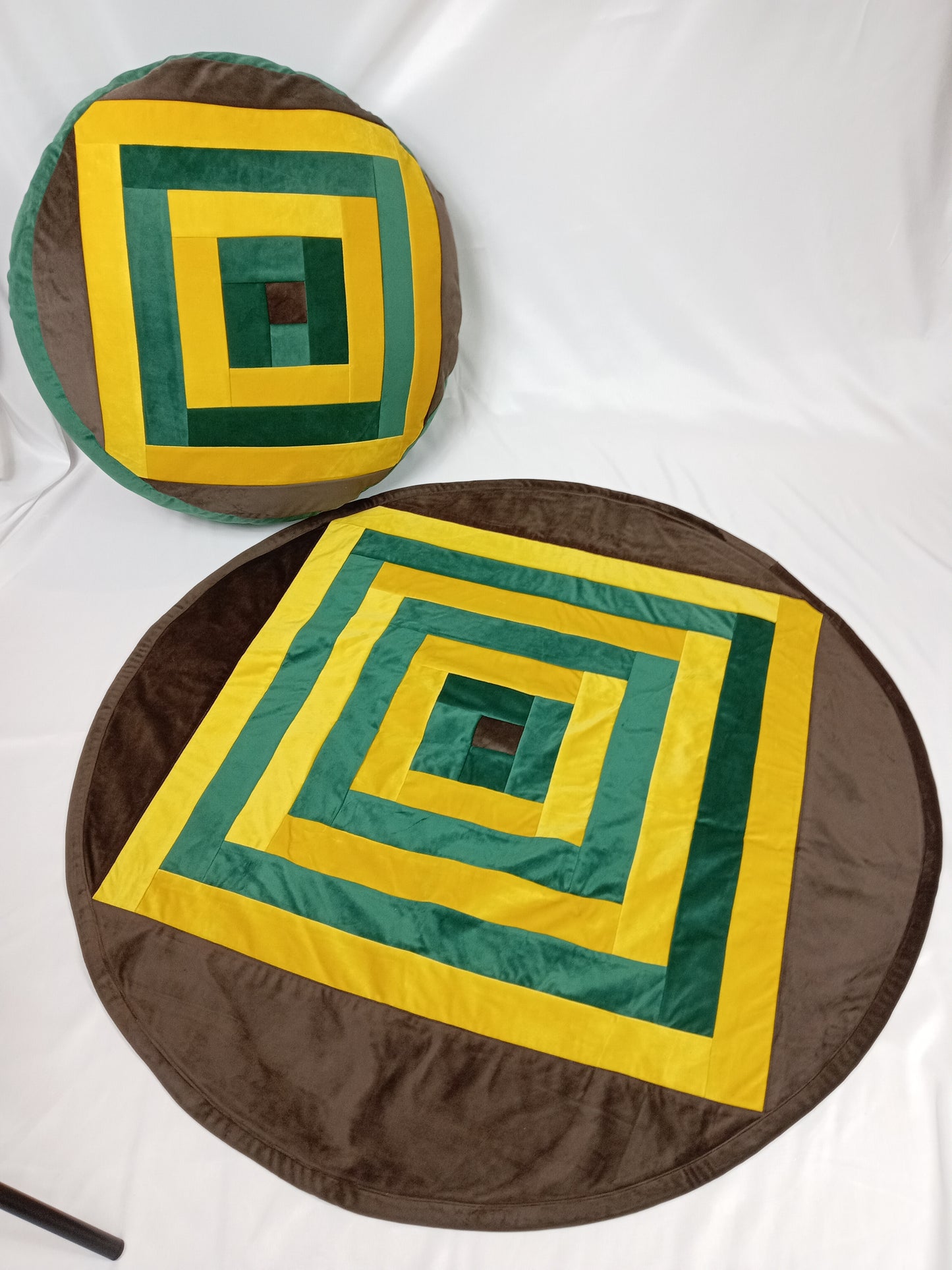 Round pouffe and rug-set